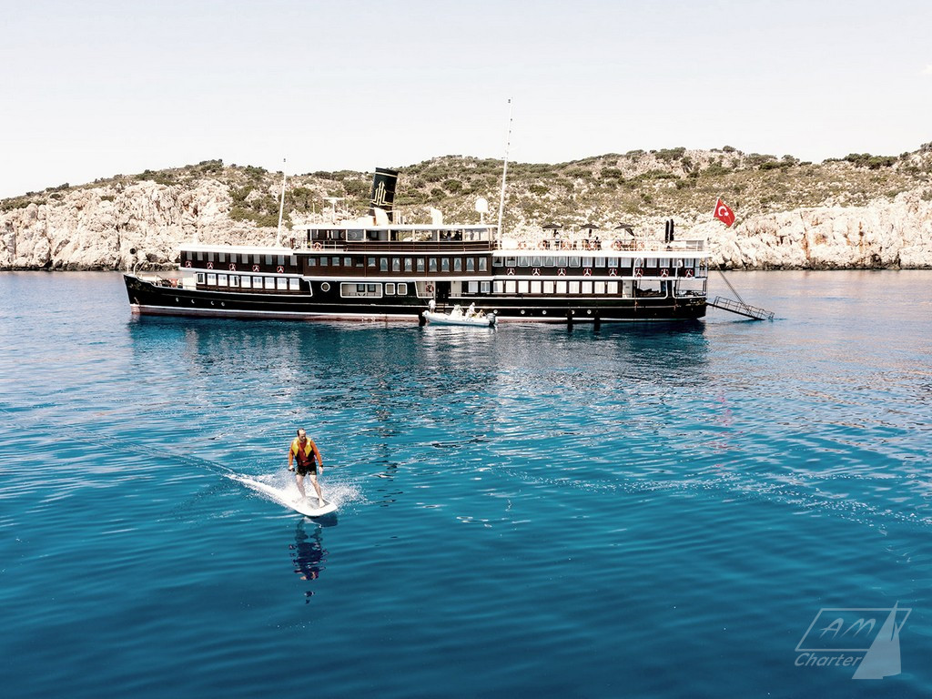 Imbarcazione di lusso 52 mt Halas