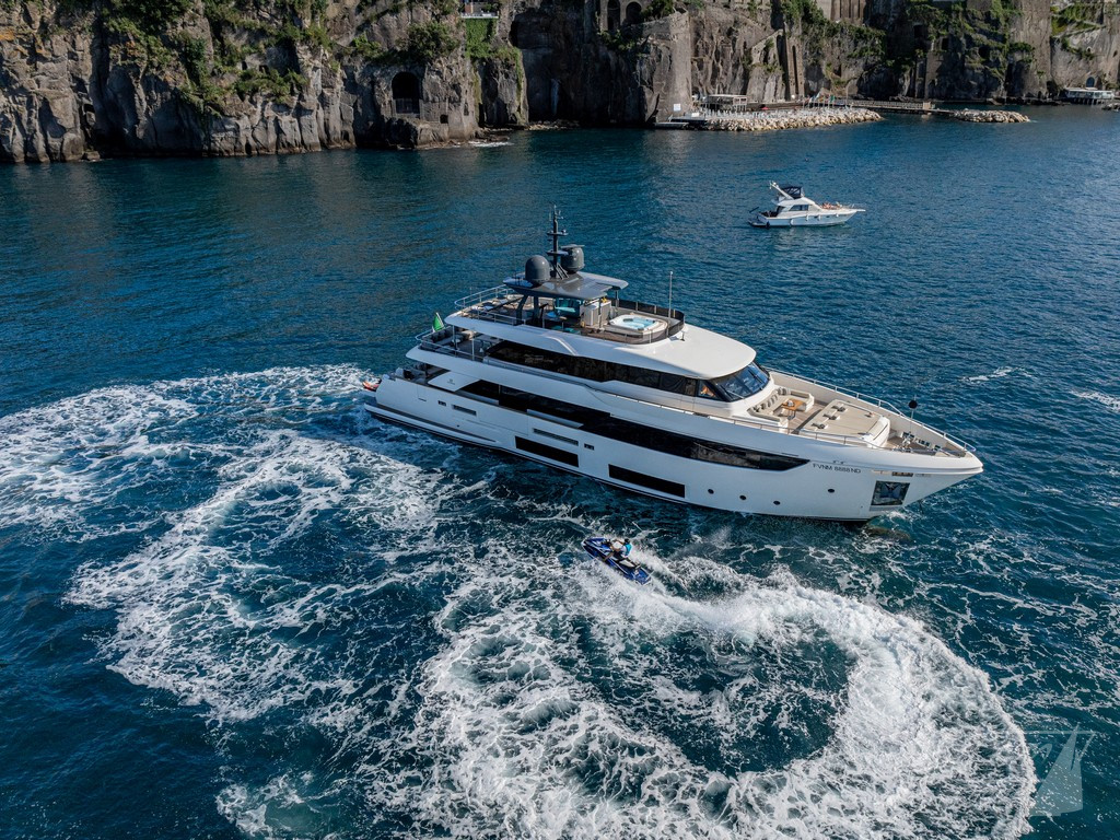 Ferretti Navetta 33 South