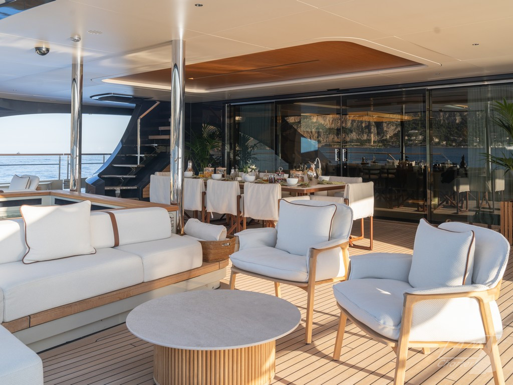 Catamarano di lusso Rossinavi 43 mt