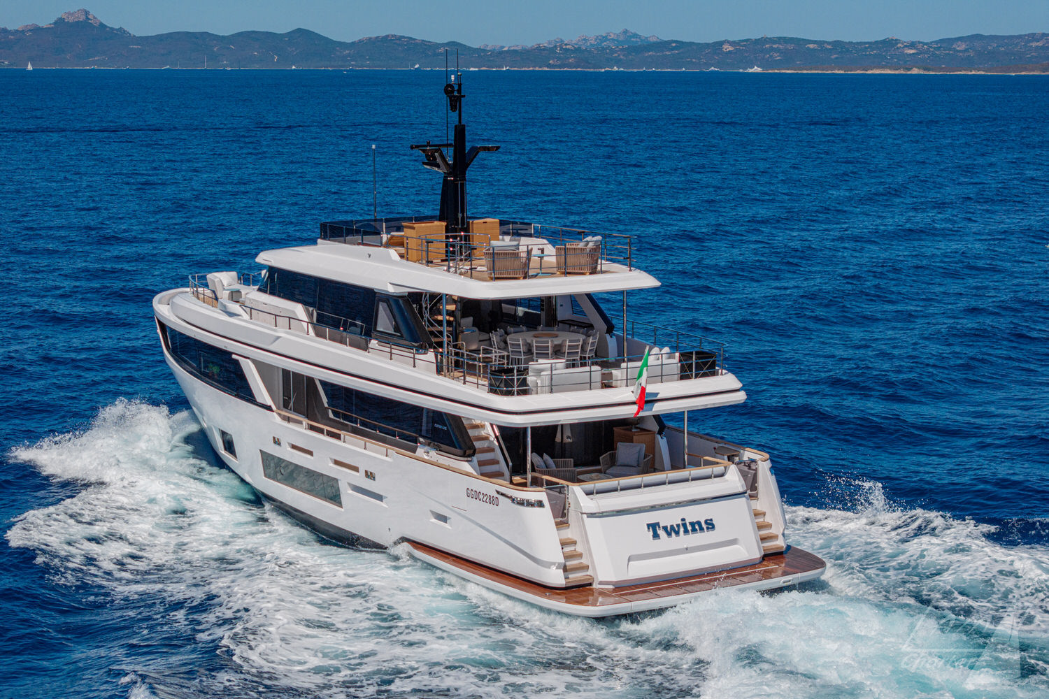 Ferretti Custom Line Navetta 30 TWINS