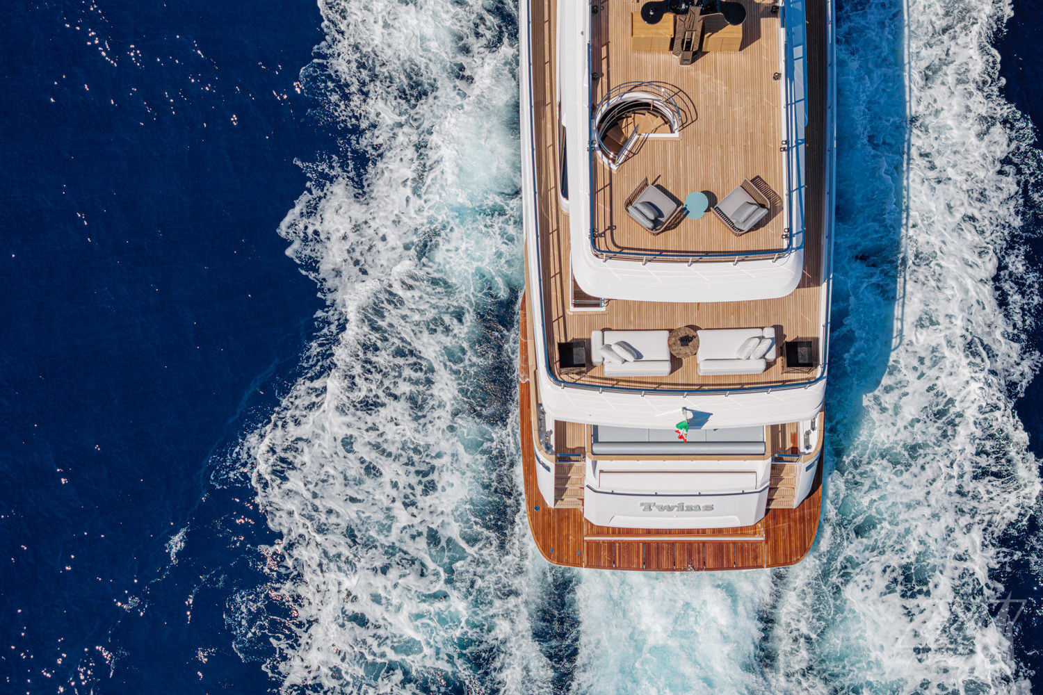 Ferretti Custom Line Navetta 30 TWINS