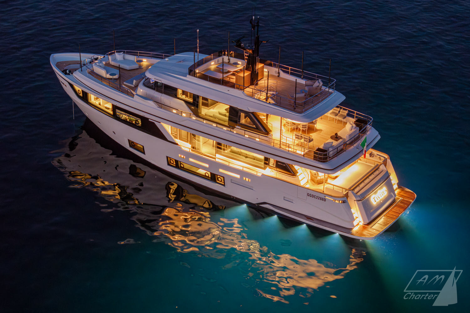 Ferretti Custom Line Navetta 30 TWINS