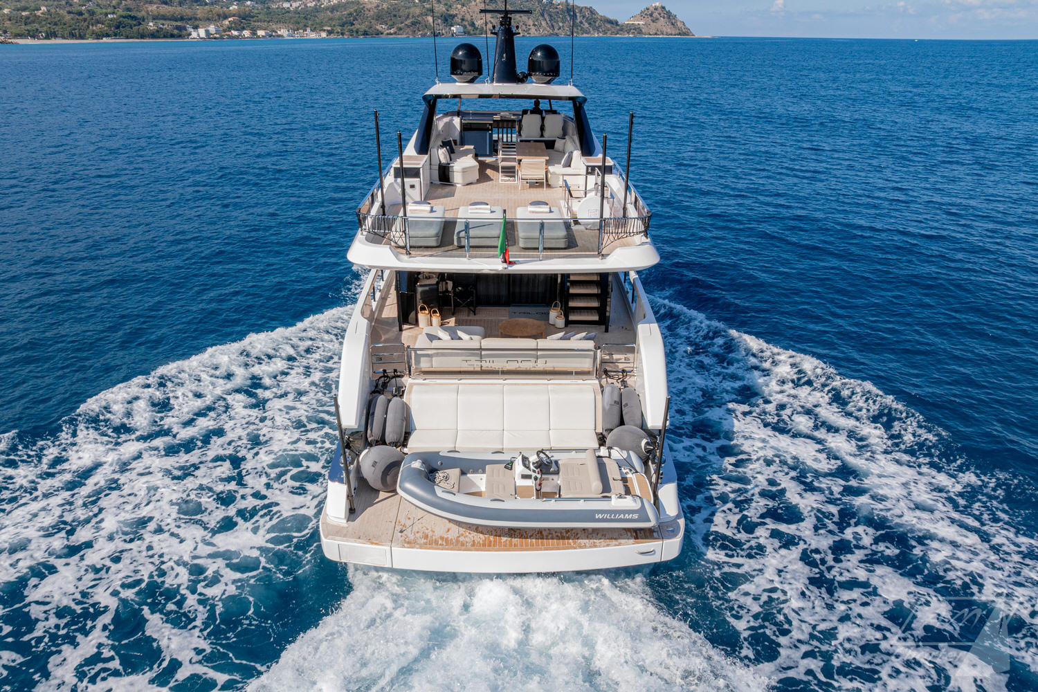 Ferretti INFYNITO 80 TRILOGY