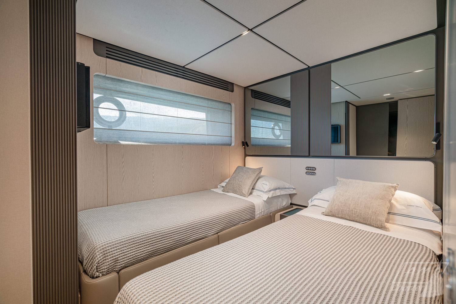 Ferretti INFYNITO 80 TRILOGY