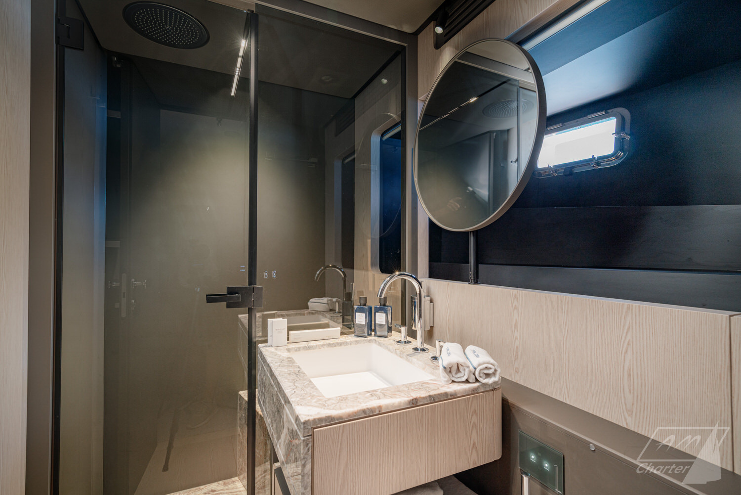 Ferretti INFYNITO 80 TRILOGY