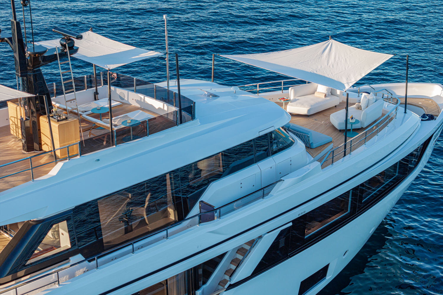 Ferretti Custom Line Navetta 30 TWINS