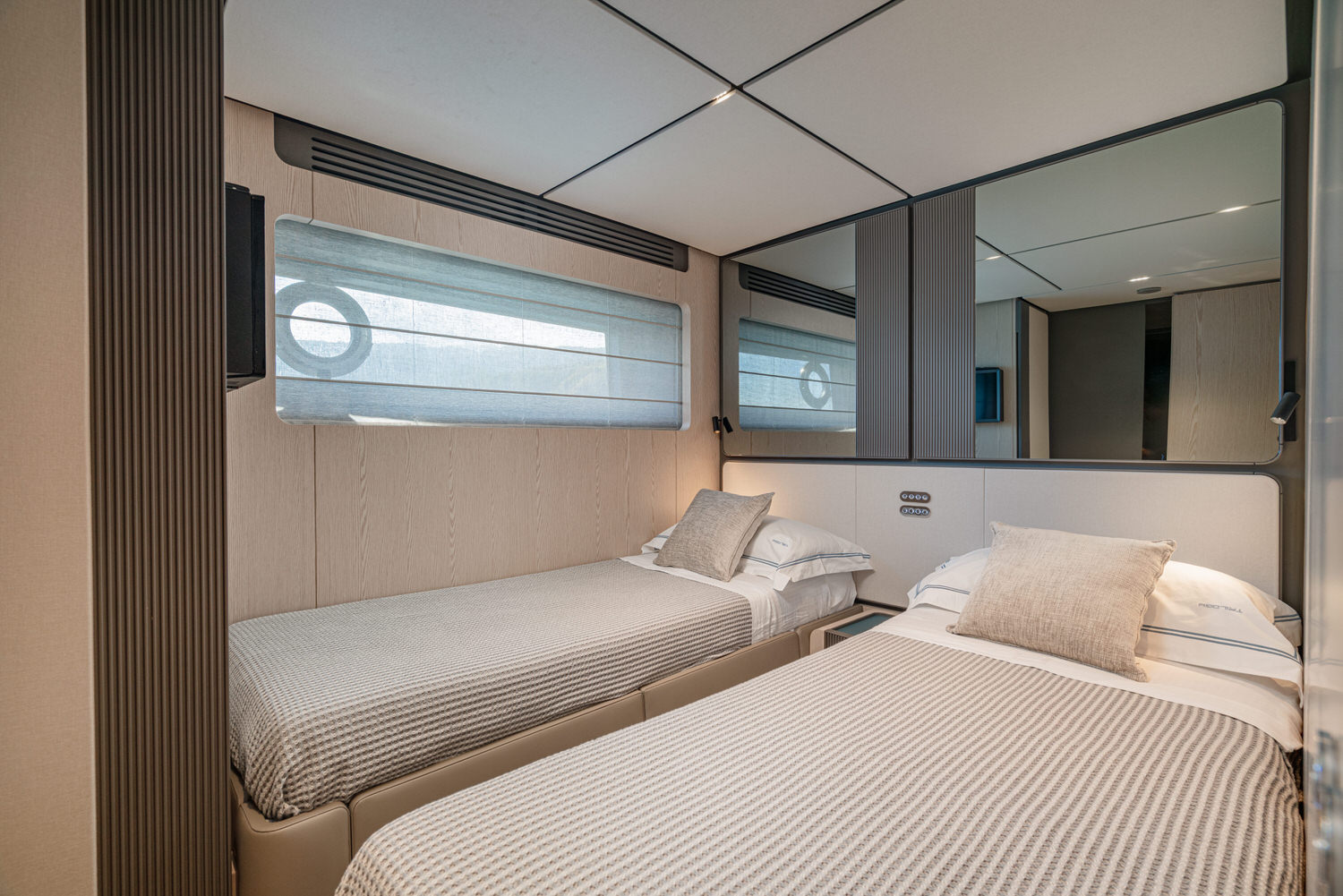 Ferretti INFYNITO 80 TRILOGY