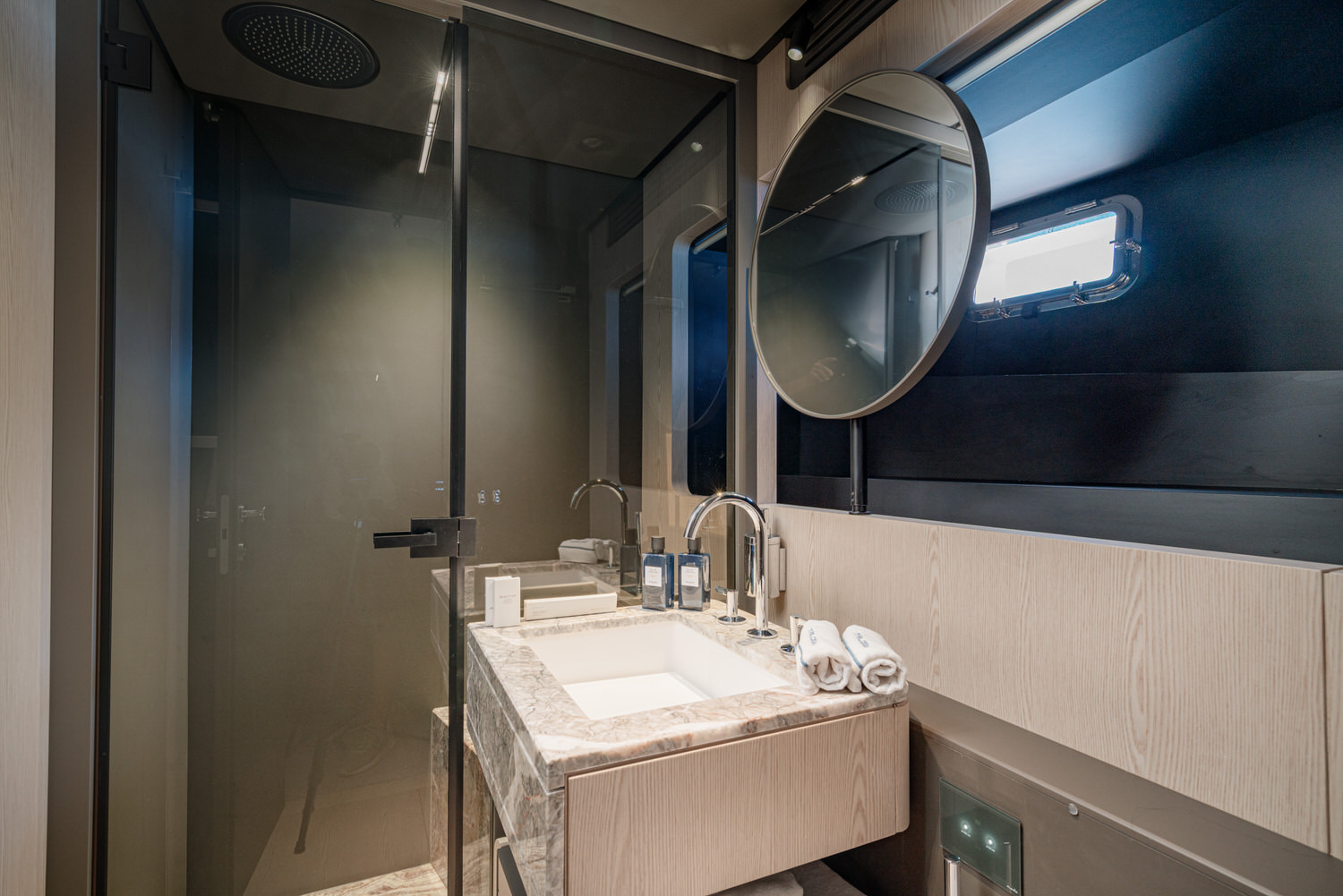 Ferretti INFYNITO 80 TRILOGY