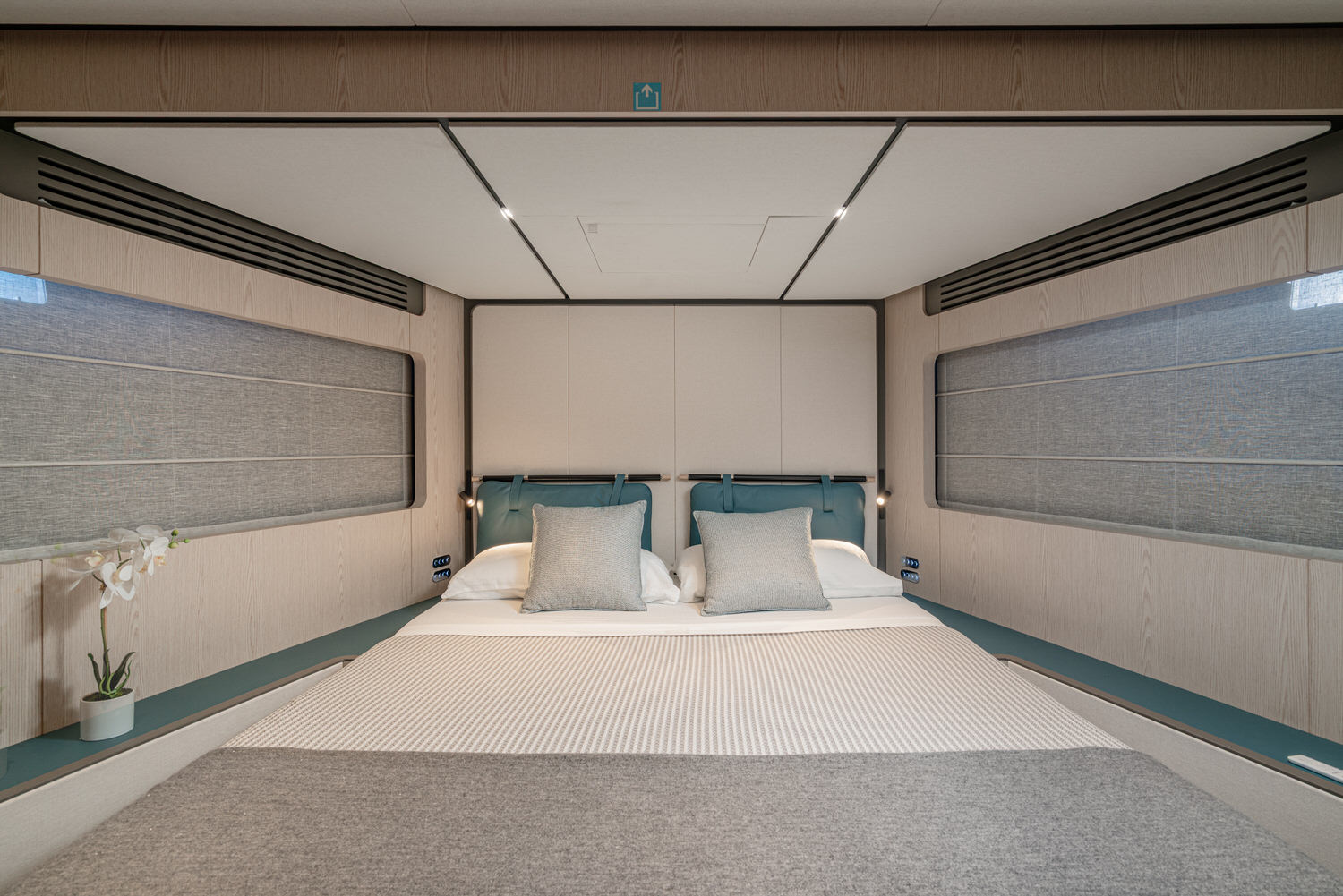 Ferretti INFYNITO 80 TRILOGY